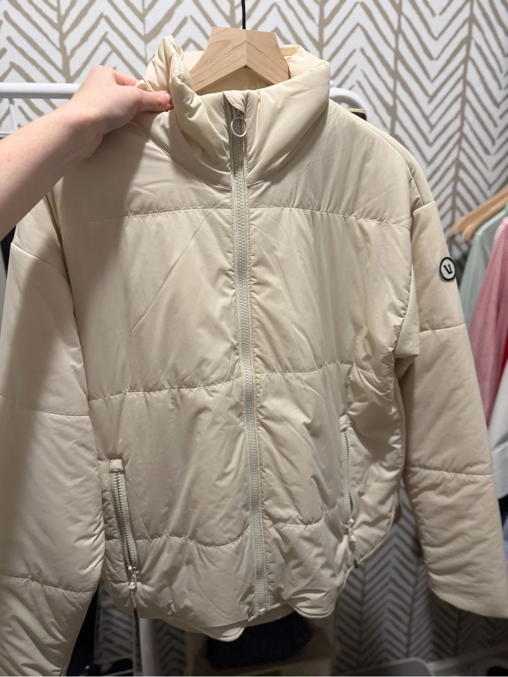 Vuori Women’s canyon Insulated Jacket, Off-White - Picture 5 of 7